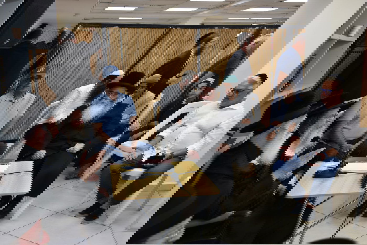 ניחום אבלים אצל הגרי"ד גרוסמן