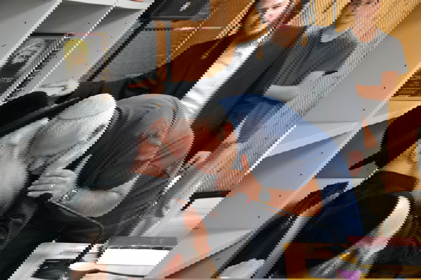 ניחום אבלים אצל הגרי"ד גרוסמן