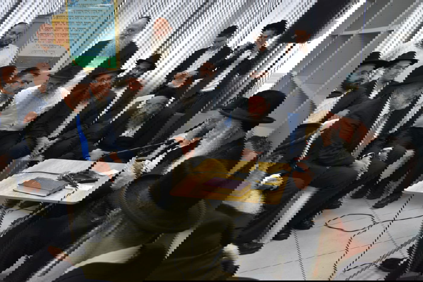 ניחום אבלים אצל הגרי"ד גרוסמן