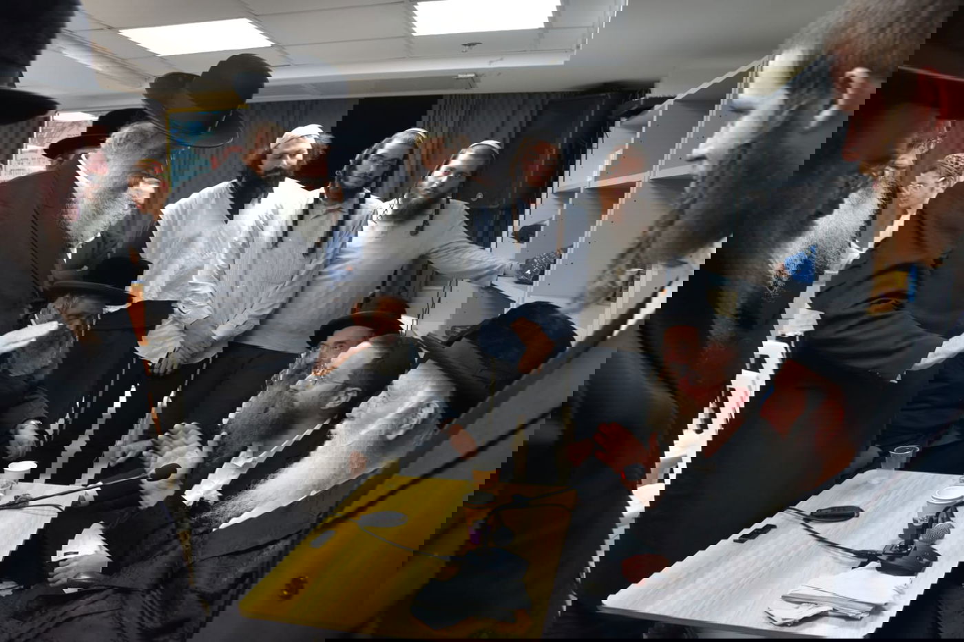 ניחום אבלים אצל הגרי"ד גרוסמן