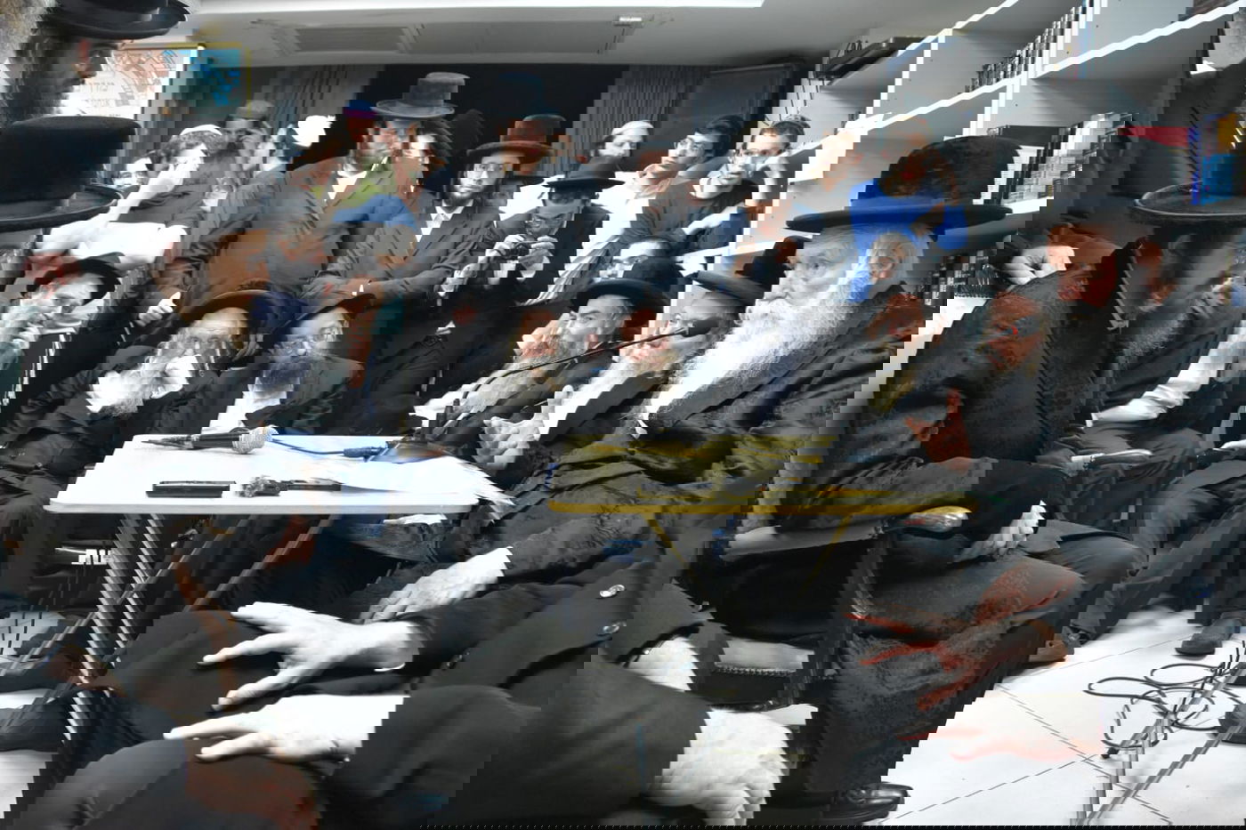 ניחום אבלים אצל הגרי"ד גרוסמן