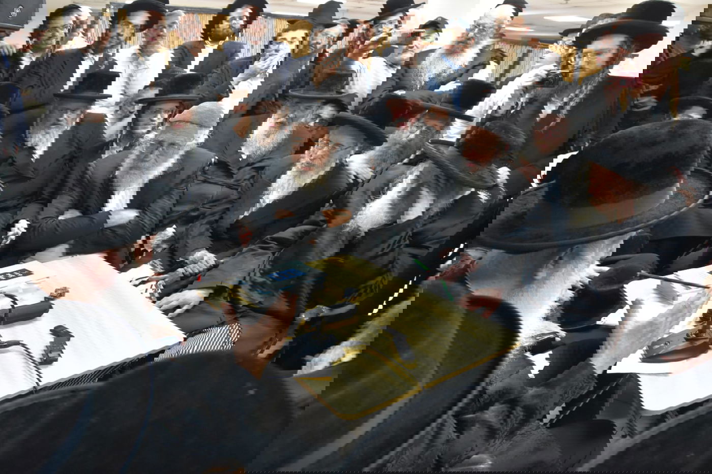 ניחום אבלים אצל הגרי"ד גרוסמן