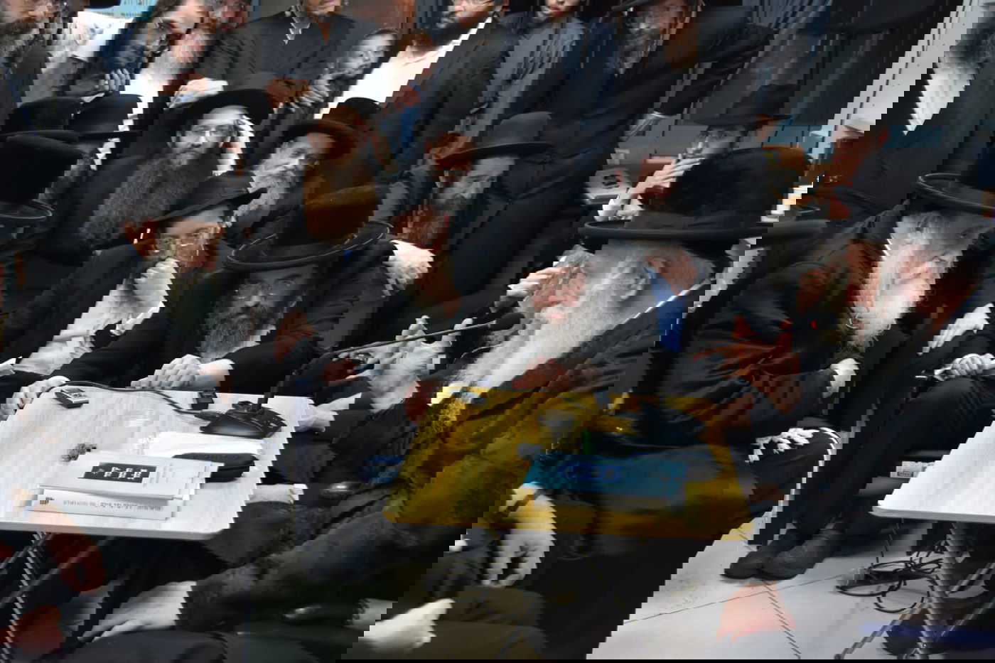 ניחום אבלים אצל הגרי"ד גרוסמן