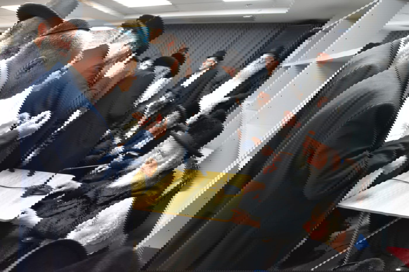 ניחום אבלים אצל הגרי"ד גרוסמן