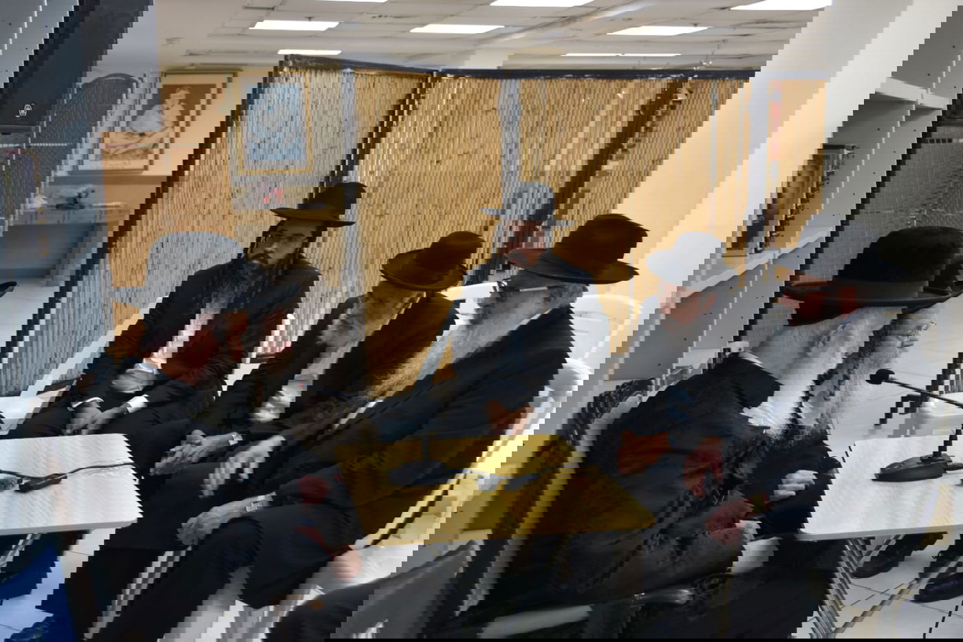 ניחום אבלים אצל הגרי"ד גרוסמן