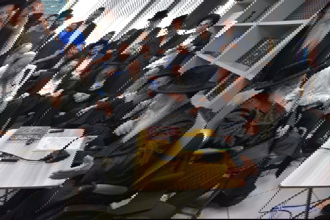 ניחום אבלים אצל הגרי"ד גרוסמן