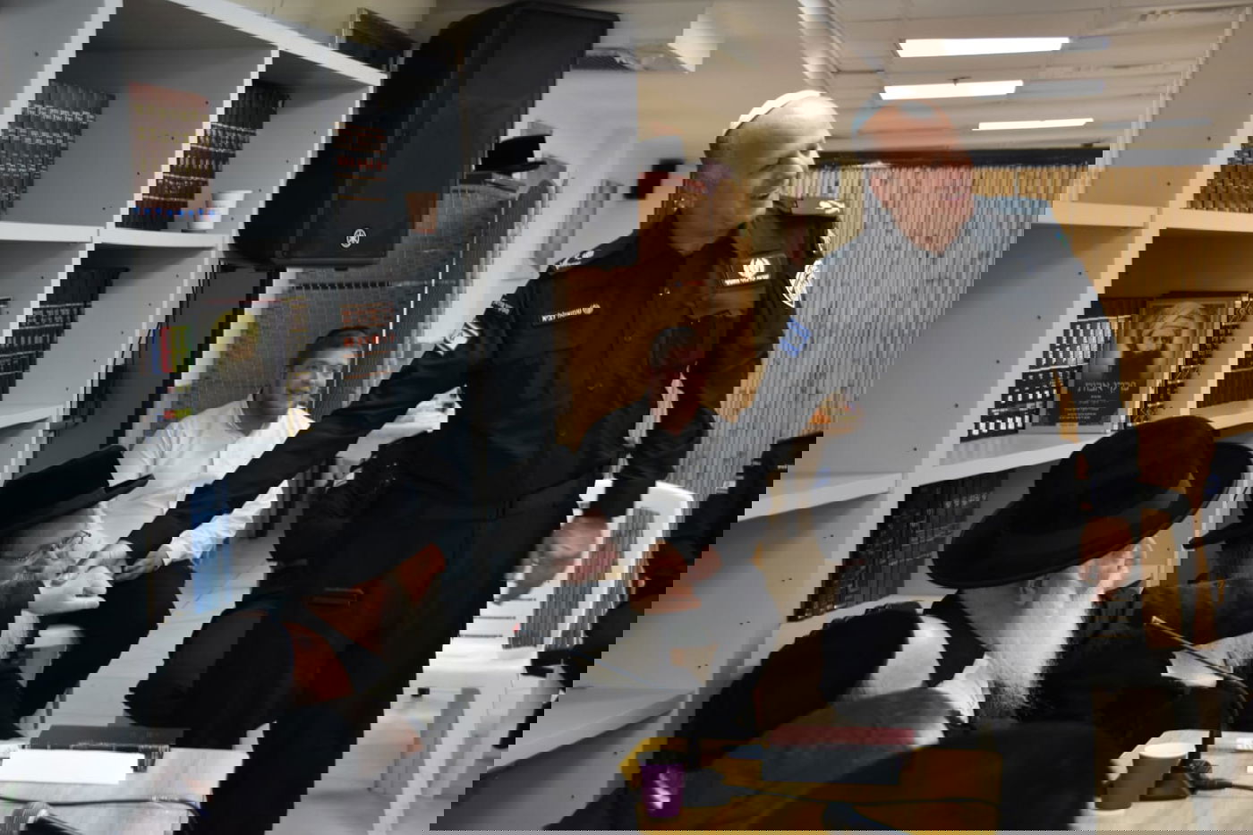 ניחום אבלים אצל הגרי"ד גרוסמן