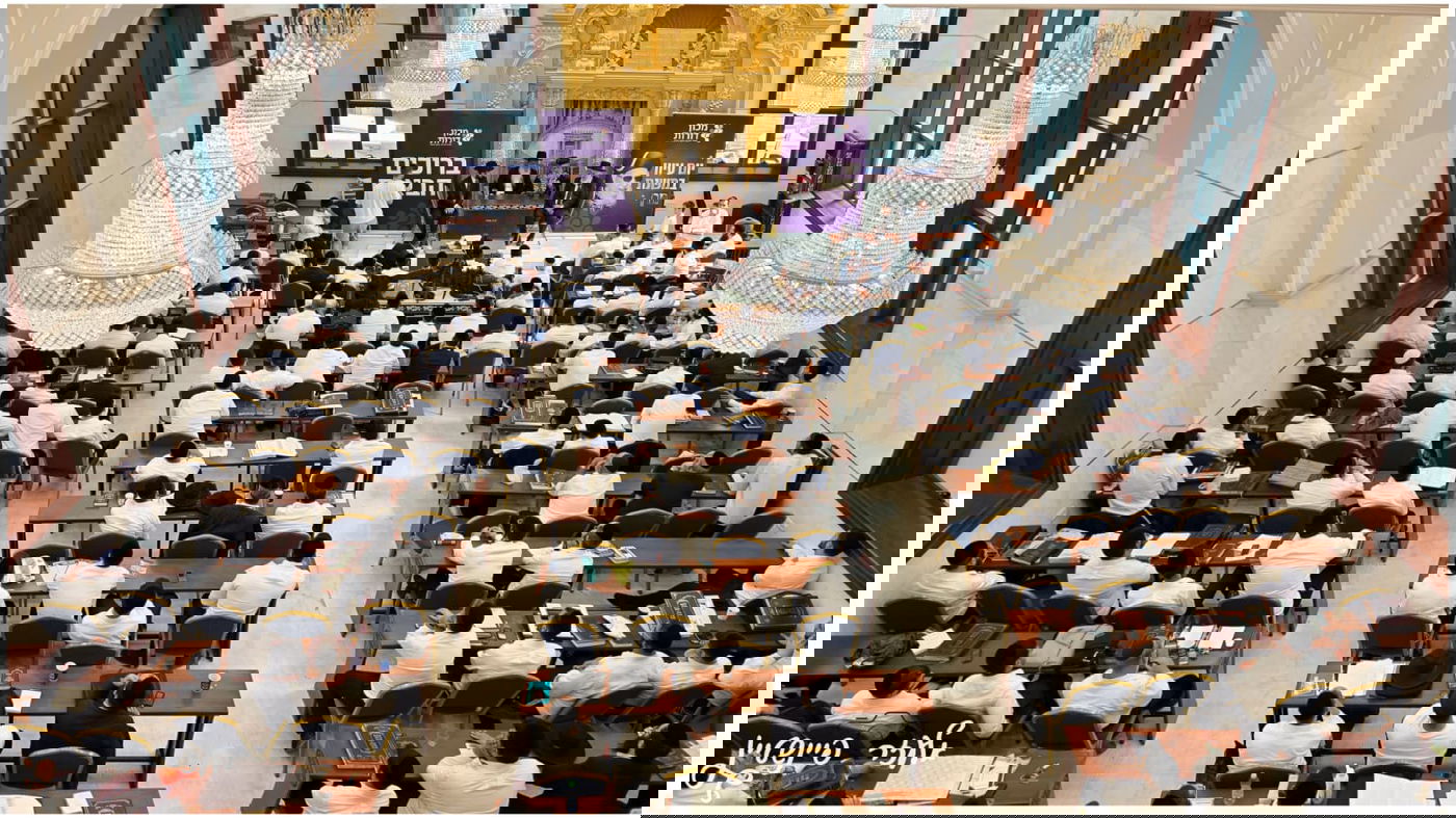 הראשל"צ הגר"י יוסף בביקור במוסדות 'יביע אומר' 