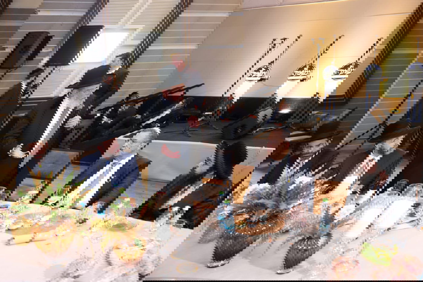 ראש העיר ירושלים ערך שבע ברכות לבתו, כולם הגיעו לברך • צפו בגלריה