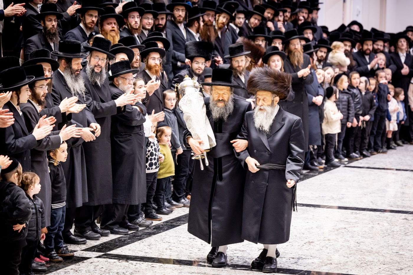 הכנסת ספר תורה בבאבוב 45