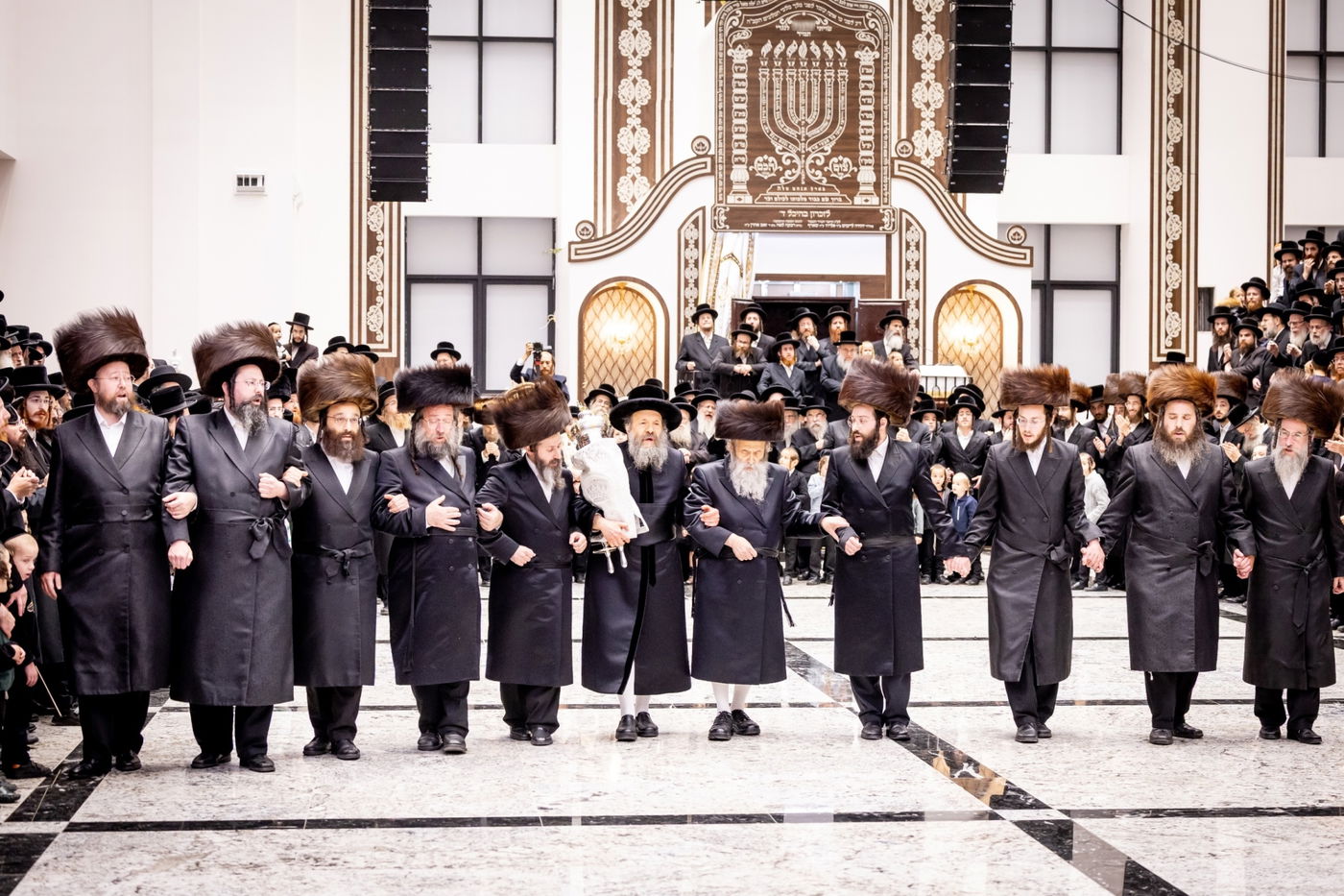 הכנסת ספר תורה בבאבוב 45