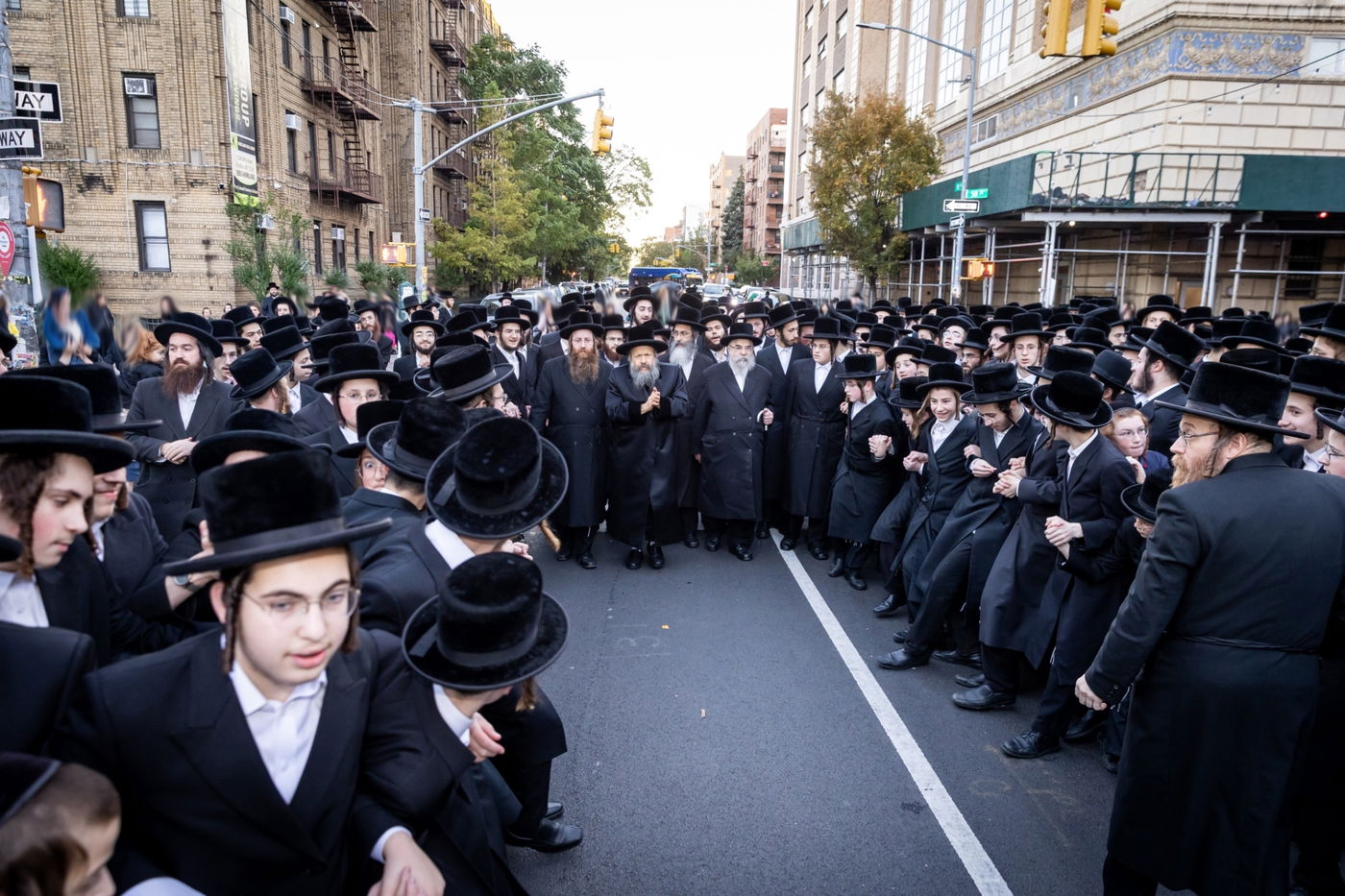 הכנסת ספר תורה בבאבוב 45