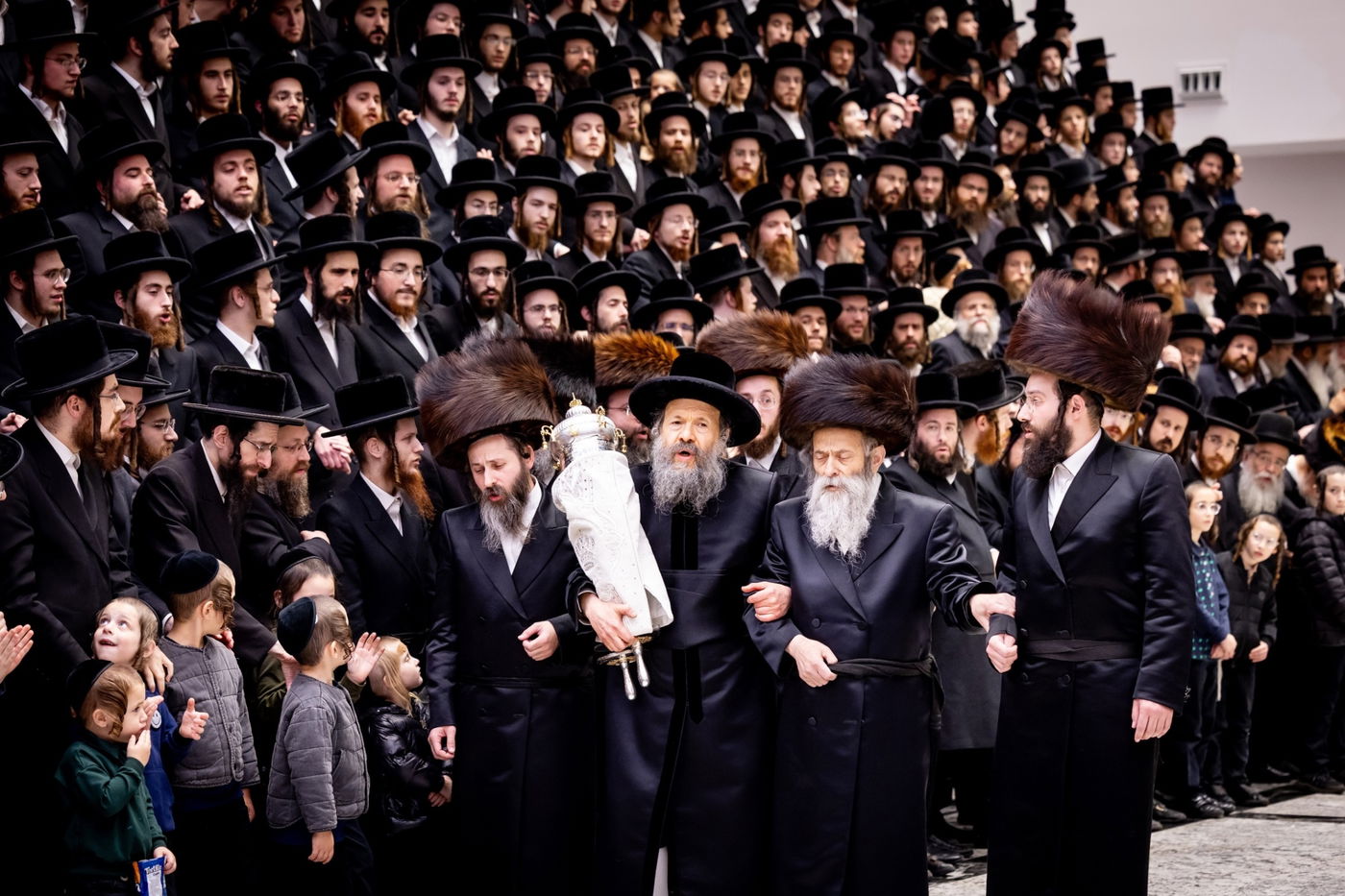 הכנסת ספר תורה בבאבוב 45