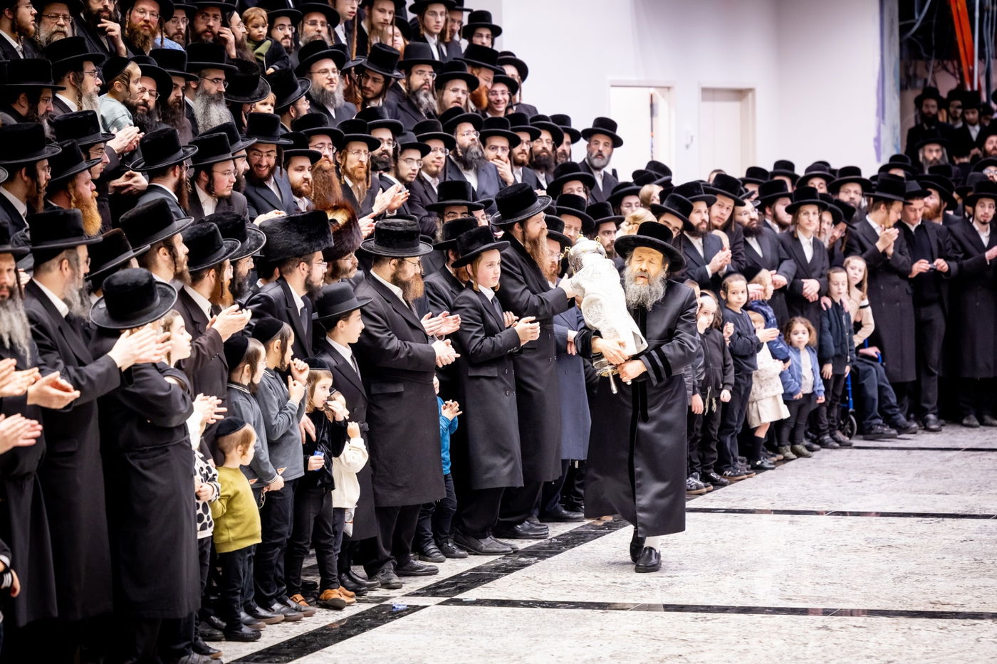 הכנסת ספר תורה בבאבוב 45