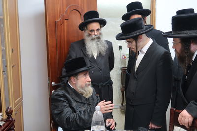 האסיר המשוחרר הרב אריה מרדכי רבינוביץ בבתי גדולי ישראל