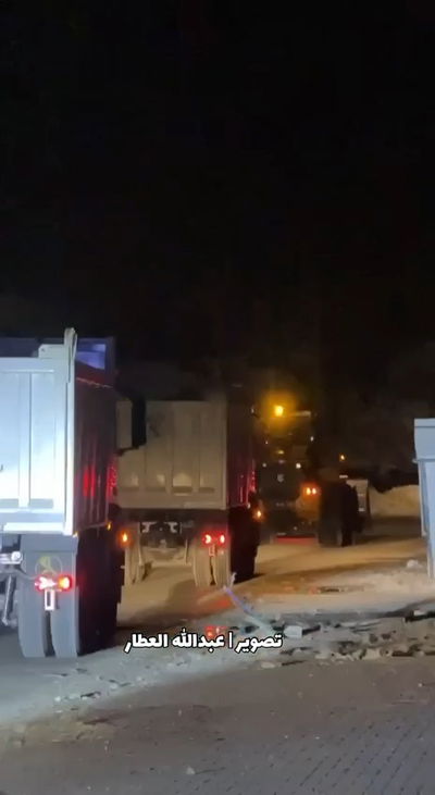 הכלים הכבדים נכנסים לרצועה