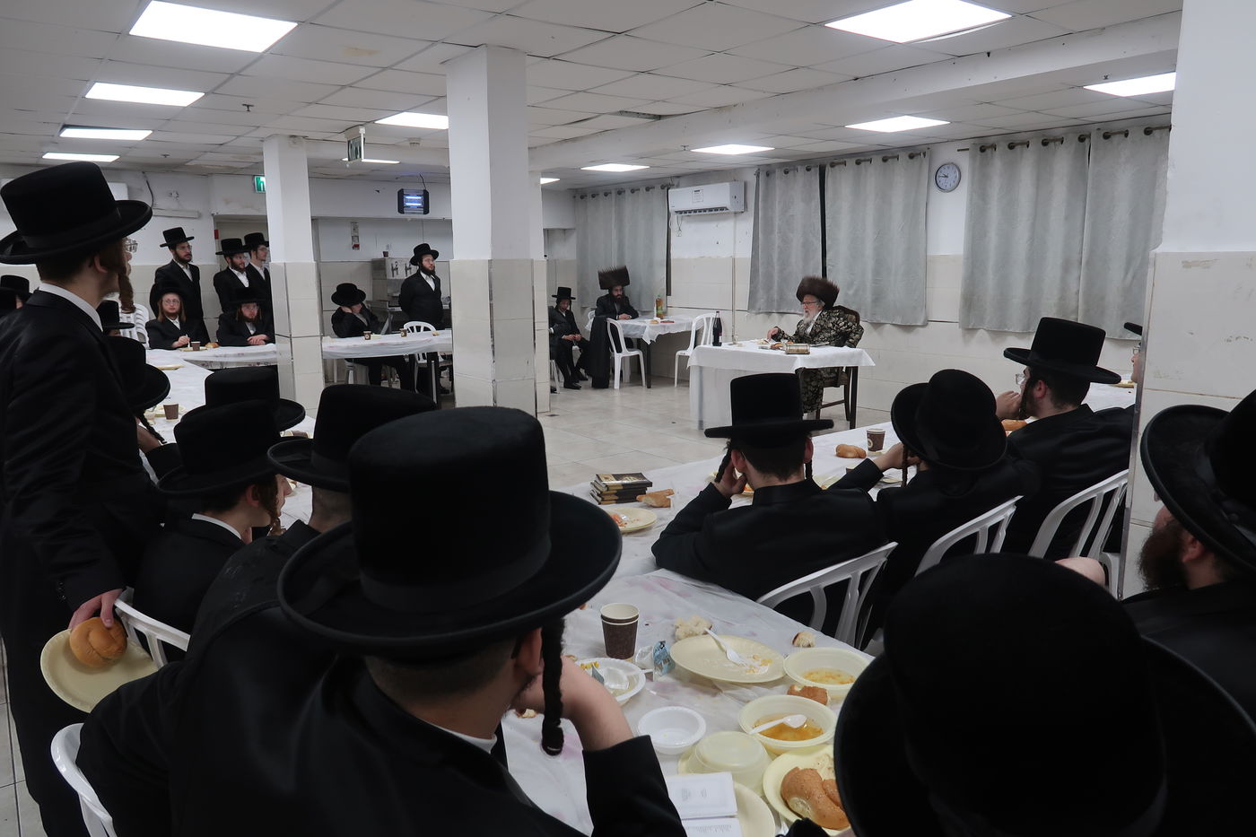 האדמו"ר מזלאטשוב במלווה מלכה בחיפה