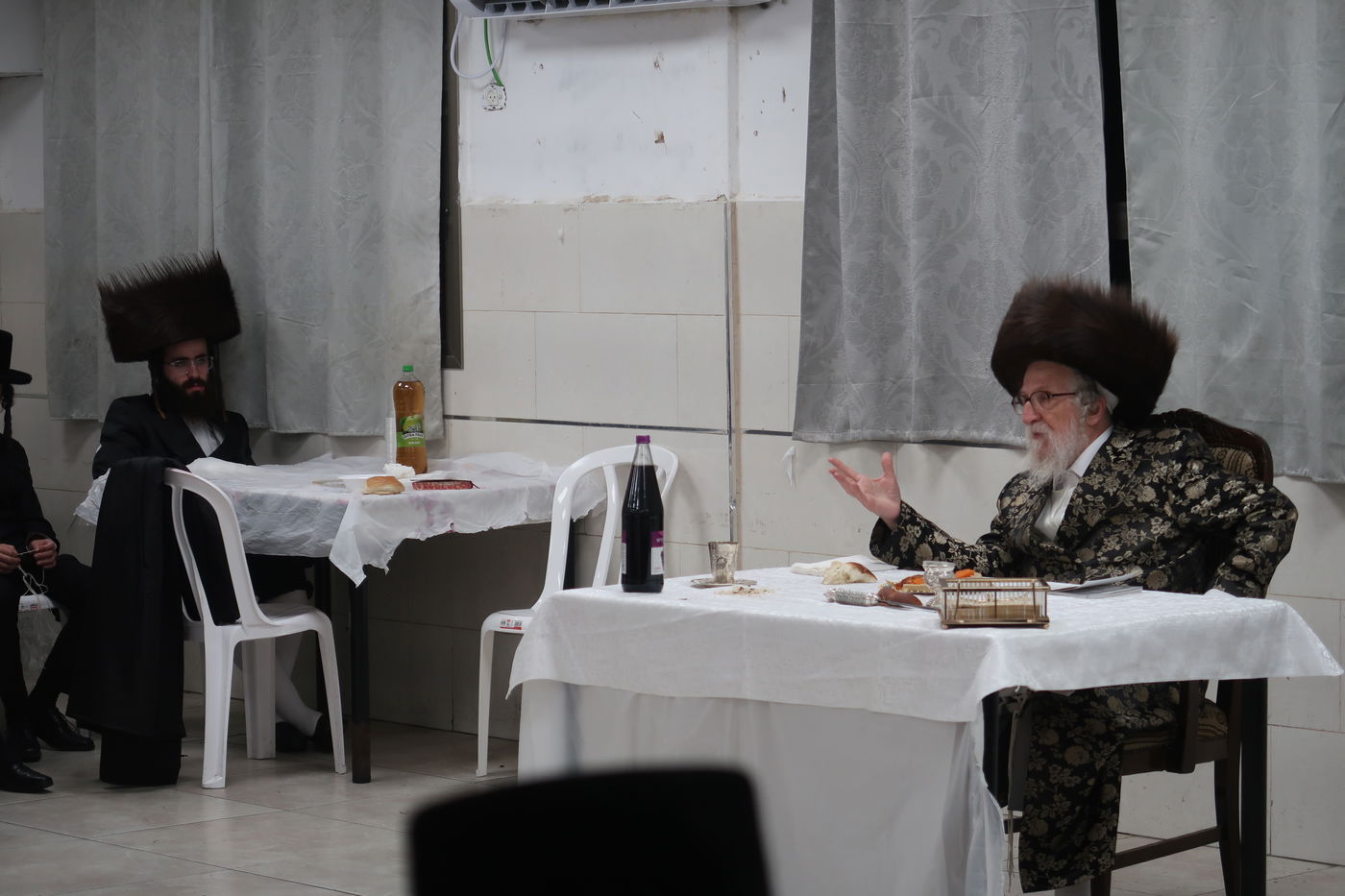 האדמו"ר מזלאטשוב במלווה מלכה בחיפה