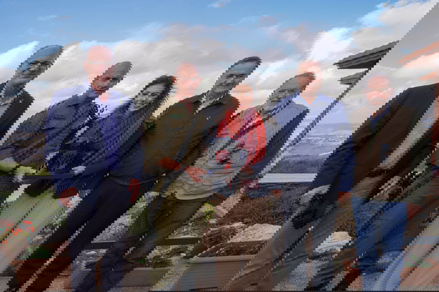 שר הביטחון ושליחת הנשיא בביקור בגבול הצפון