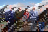 שר הביטחון ושליחת הנשיא בביקור בגבול הצפון