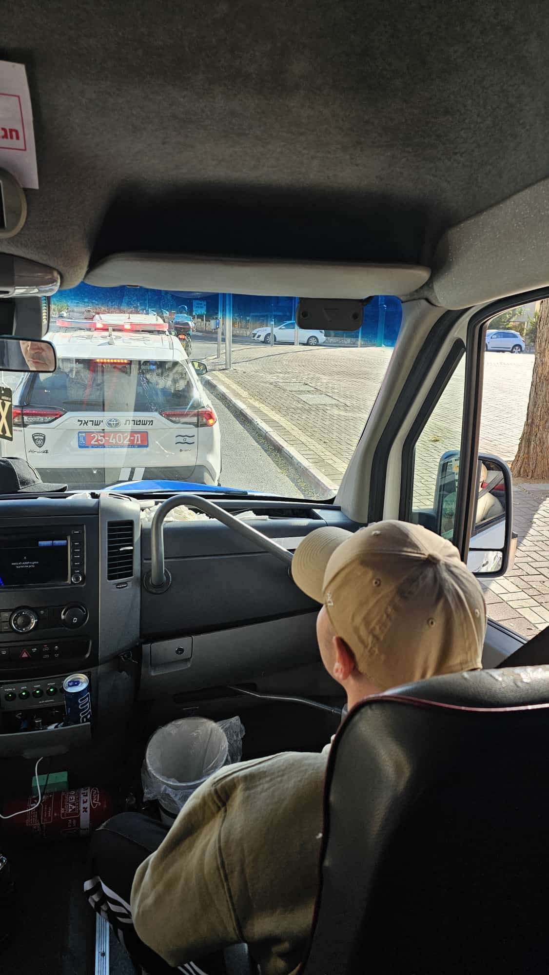 איתן מור בדרכו לקרית ארבע