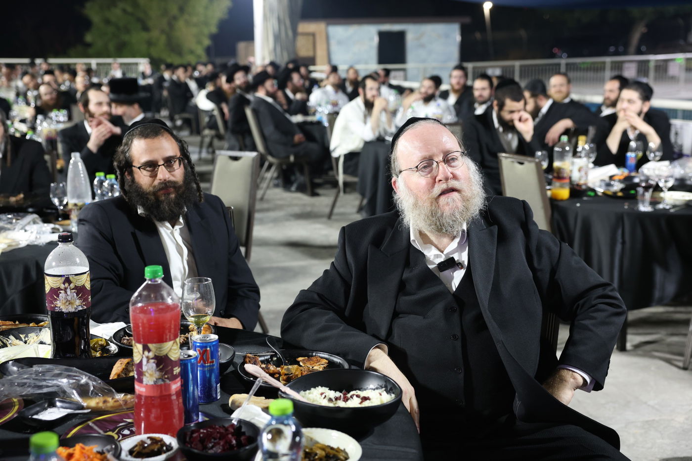 זה לצד זה: חסידים וליטאים, אשכנזים וספרדים, רקדו לצלילי הזמר הבדואי 