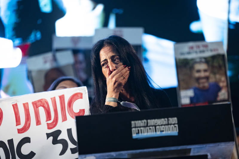 עינב צנגאוקר בכיכר החטופים