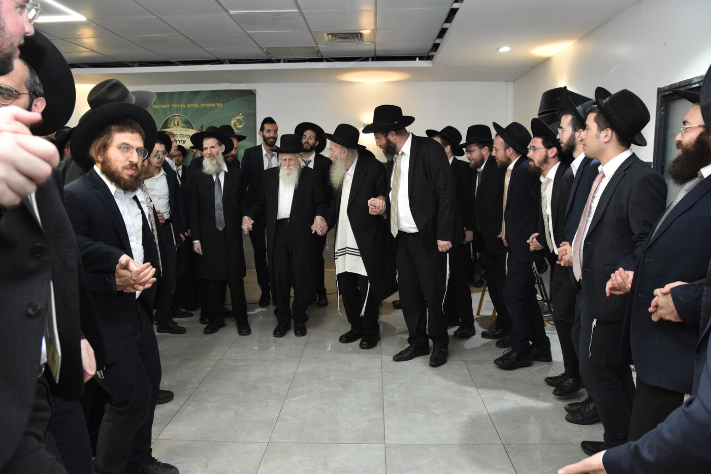 הגר"ע אויערבאך בסיום מסכת עירובין בכולל 'דעת שמואל'