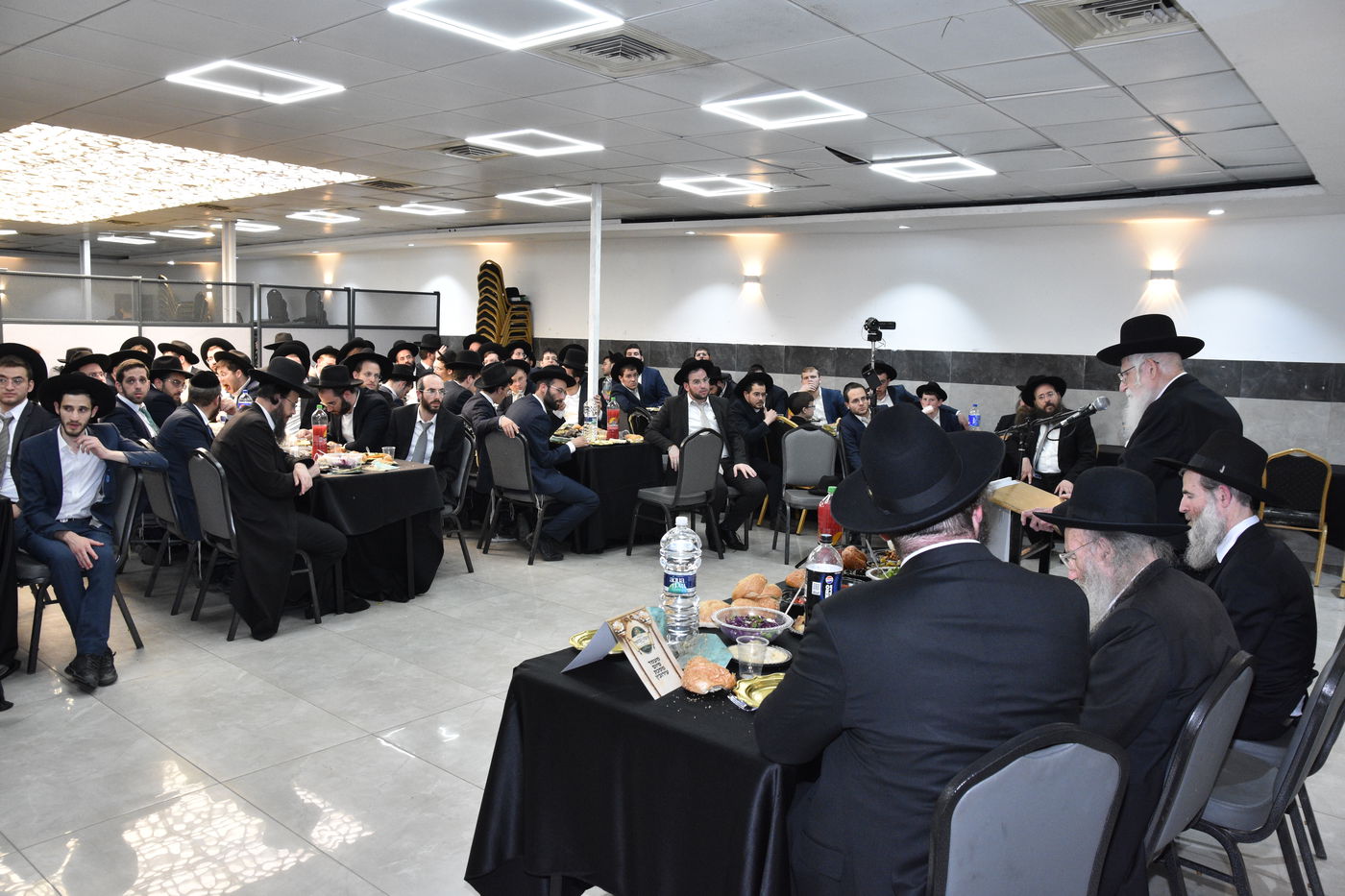 הגר"ע אויערבאך בסיום מסכת עירובין בכולל 'דעת שמואל'