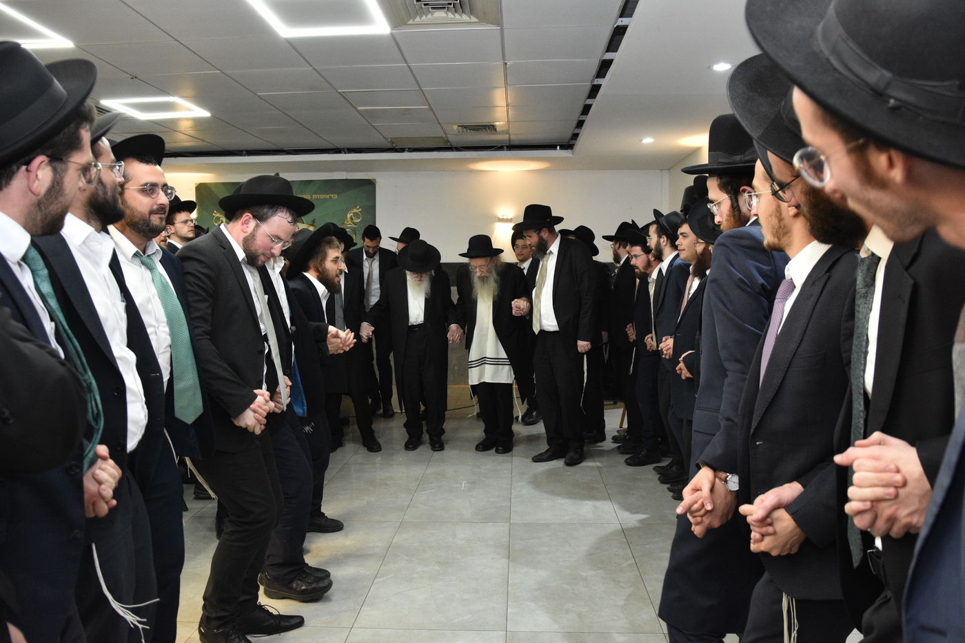 הגר"ע אויערבאך בסיום מסכת עירובין בכולל 'דעת שמואל'