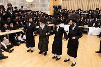 האדמו"ר ממונקאטש בביקור בלונדון