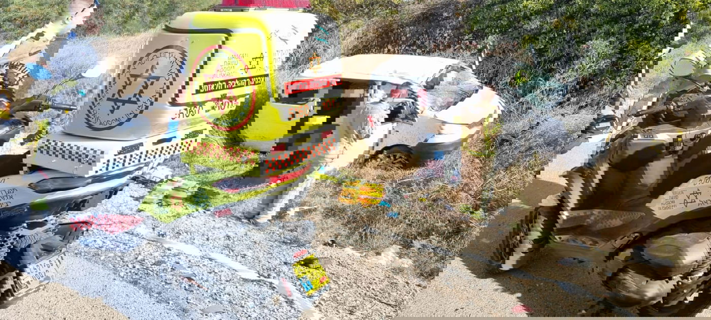 רכב התהפך בכניסה ליישוב החרדי; צעיר פונה במצב קשה עם פגיעת ראש