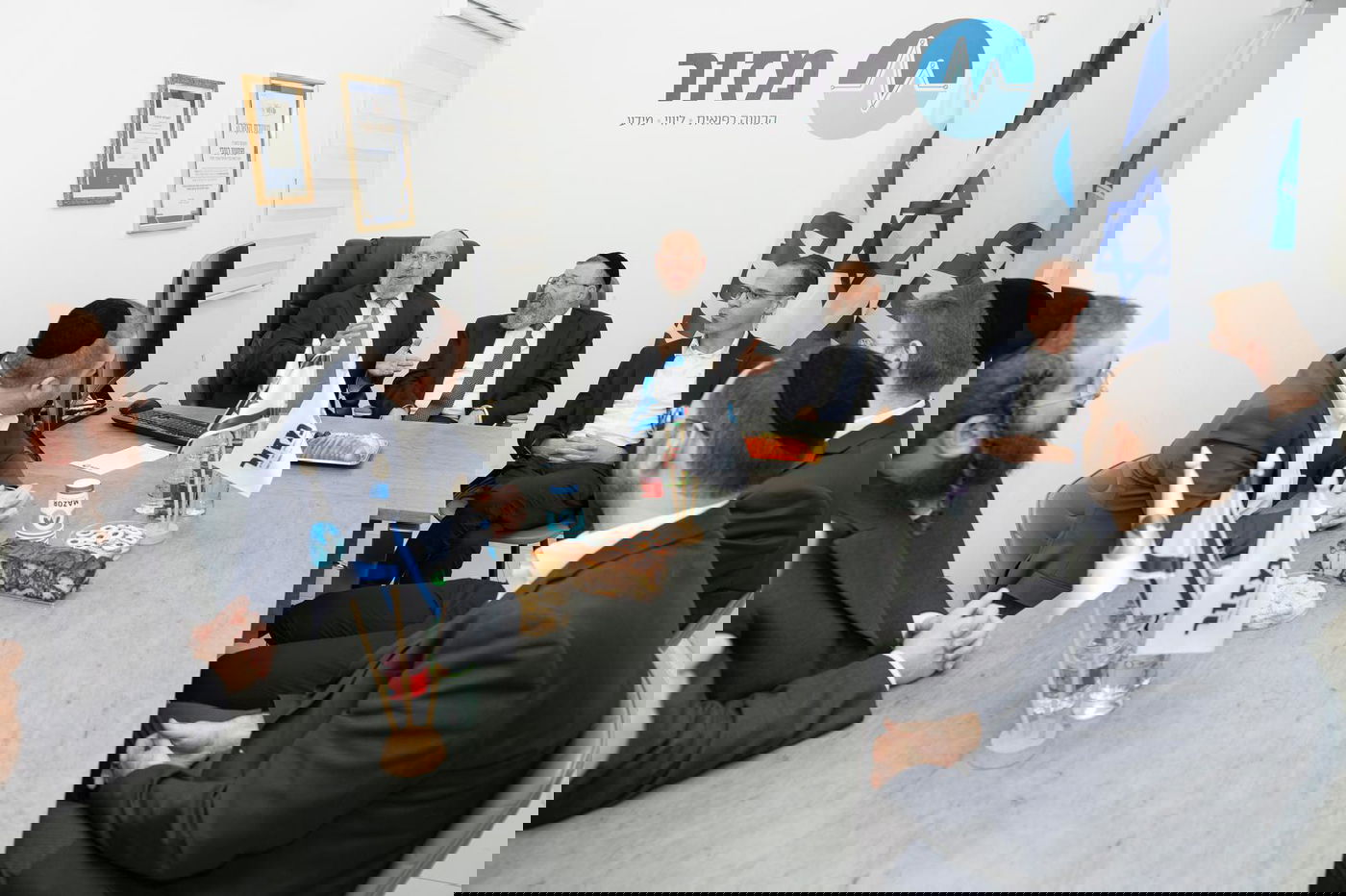 ח"כ הרב בן צור במשרדי מזור