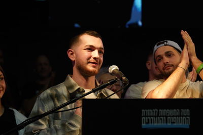 "נאום התפילין" המצמרר של שורד השבי: "רוצה שכולם יניחו יחד איתי"