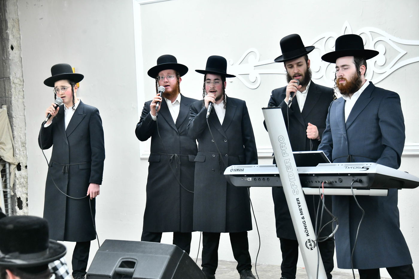 מקהלת מודז'יץ במעמד