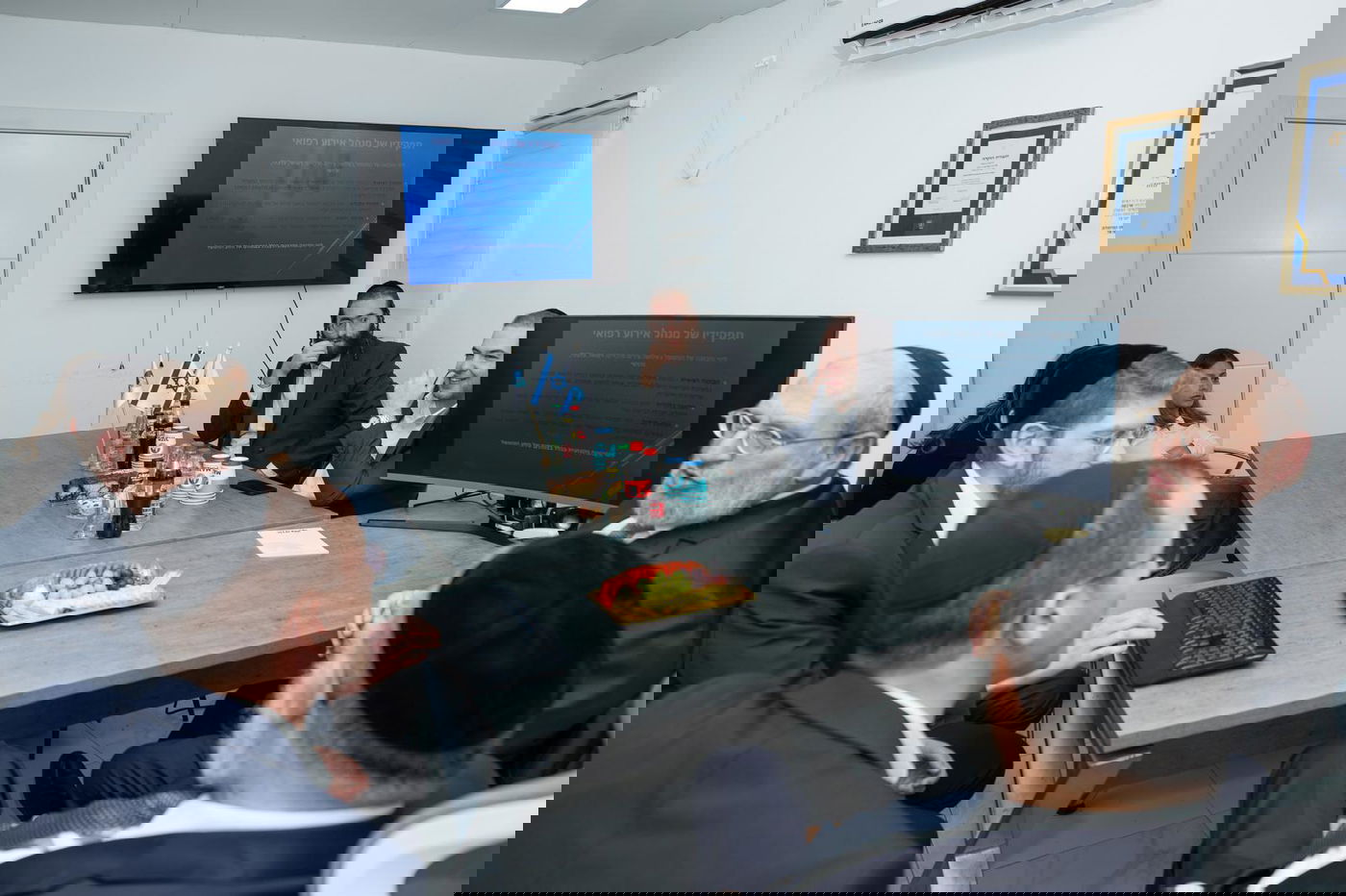 ח"כ הרב בן צור במשרדי מזור