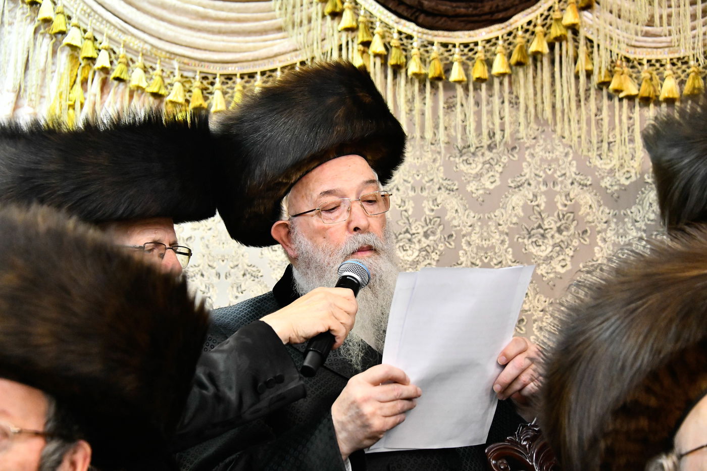 הרב שמואל הלברשטאם בקריאת הכתובה בשמחת בית ספינקא - טשאקווא