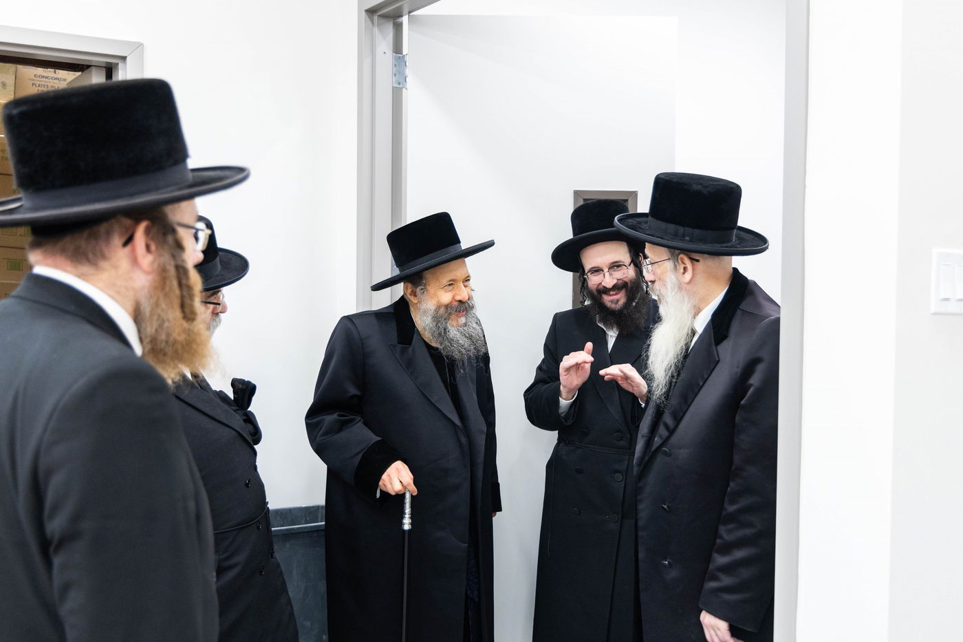 מעמד קביעת מזוזה בבנייני הישיבות בחצה"ק באבוב 45