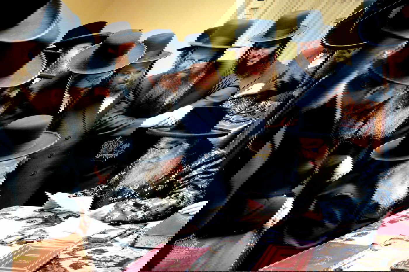 הרה"צ רבי נחמיה אלתר בביקור אצל האדמו"ר מסאטמר 