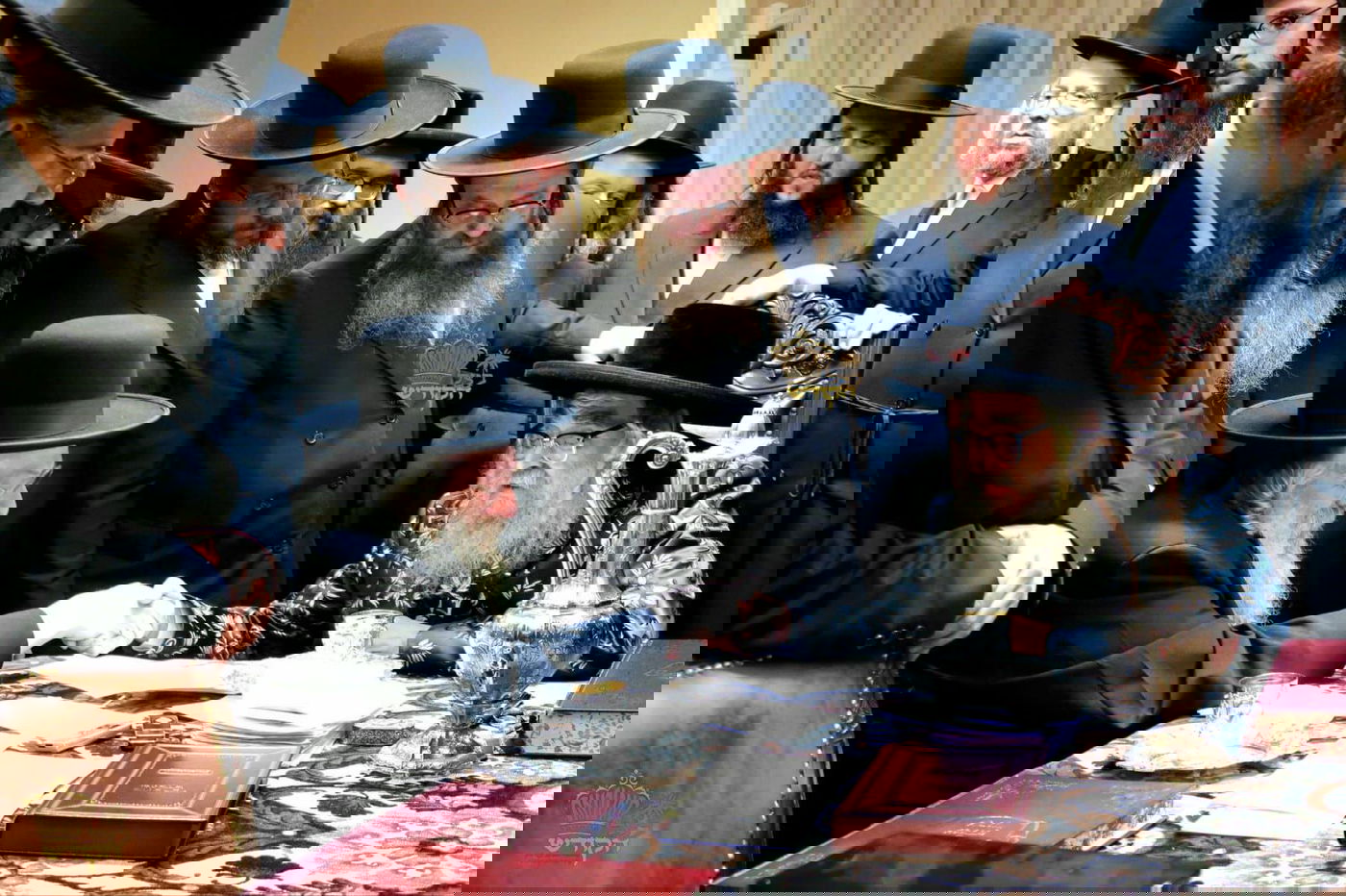 הרה"צ רבי נחמיה אלתר בביקור אצל האדמו"ר מסאטמר 