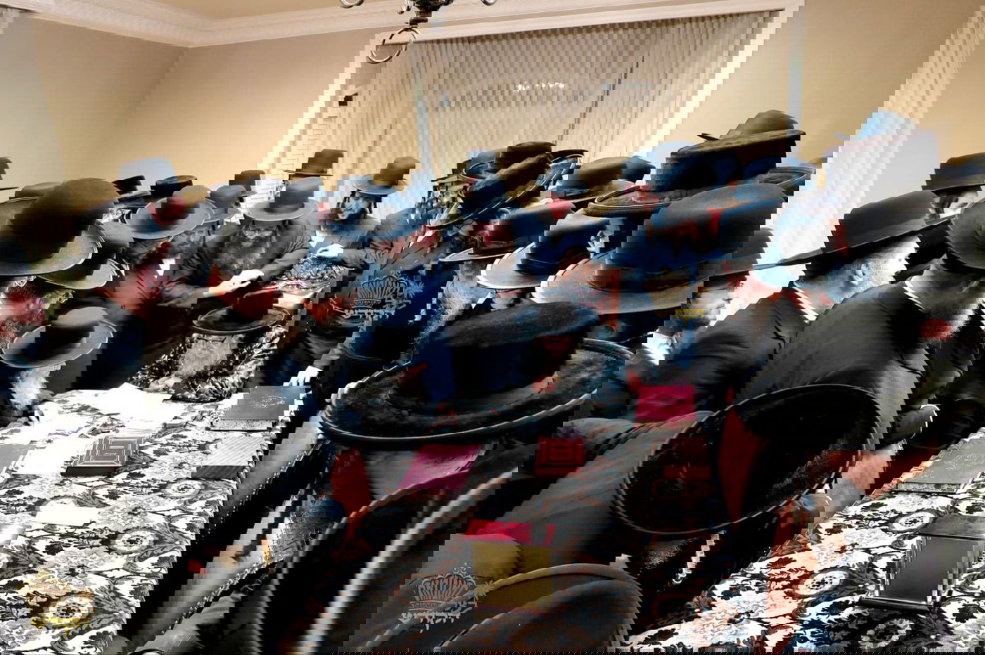 הרה"צ רבי נחמיה אלתר בביקור אצל האדמו"ר מסאטמר 