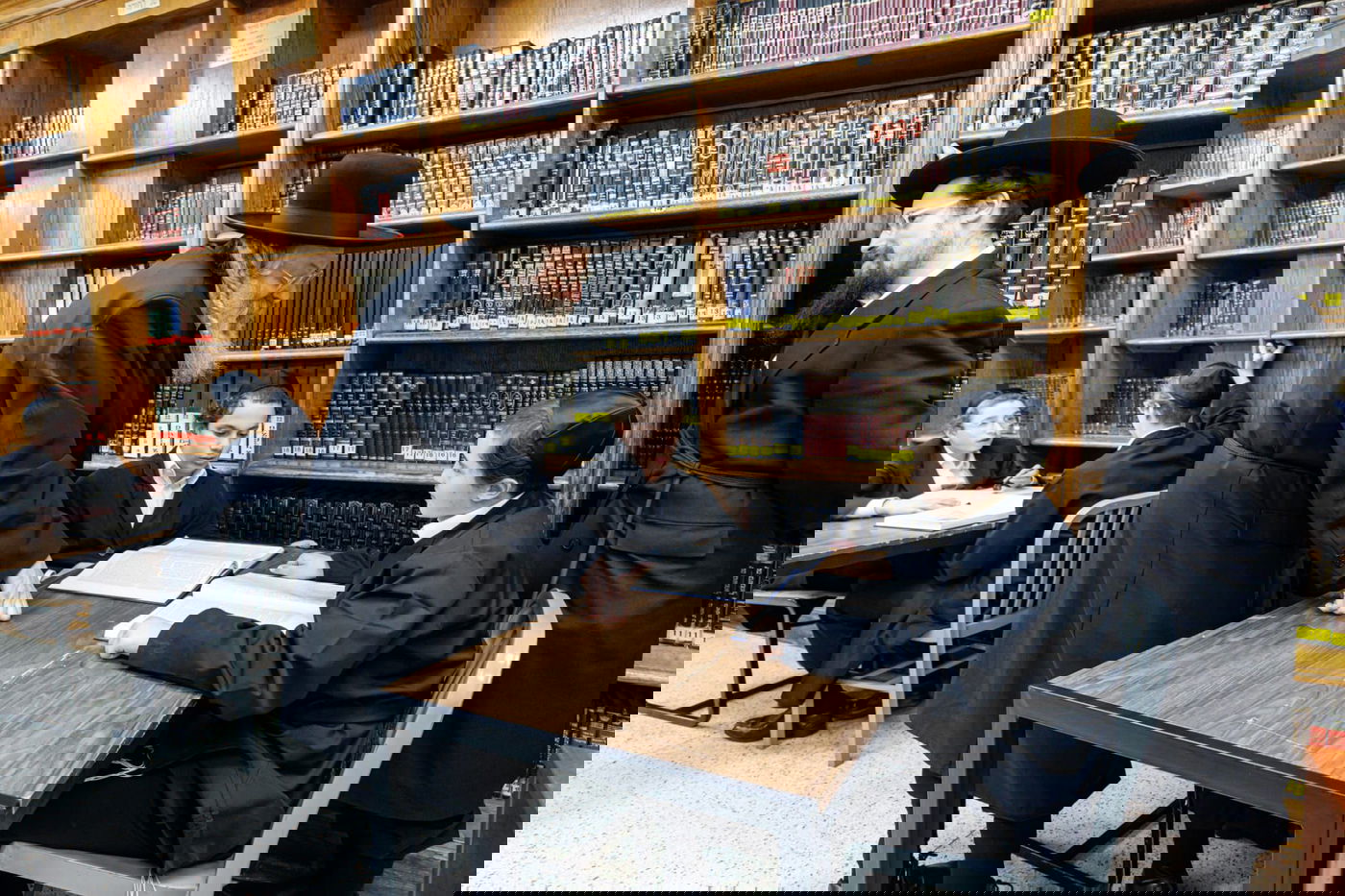 הרה"צ רבי נחמיה אלתר בביקור במתיבתא 'אמרי אמת' בב"פ