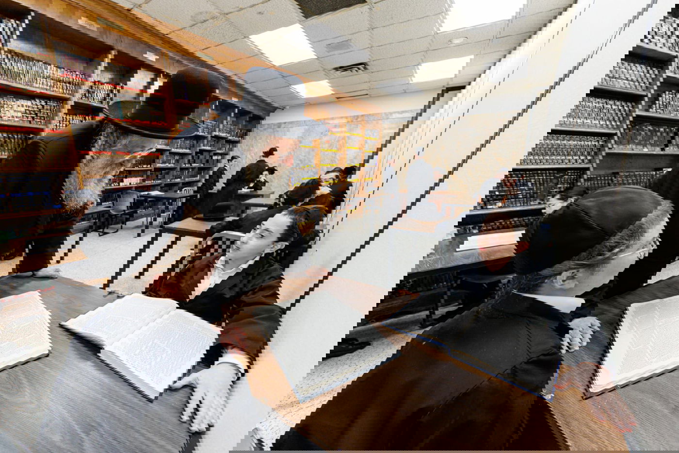 הרה"צ רבי נחמיה אלתר בביקור במתיבתא 'אמרי אמת' בב"פ