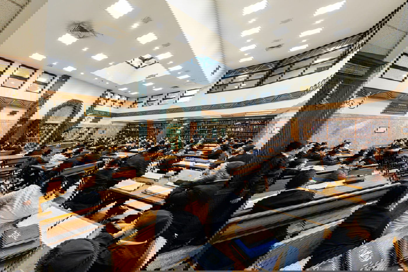 הרה"צ רבי נחמיה אלתר בביקור במתיבתא 'אמרי אמת' בב"פ