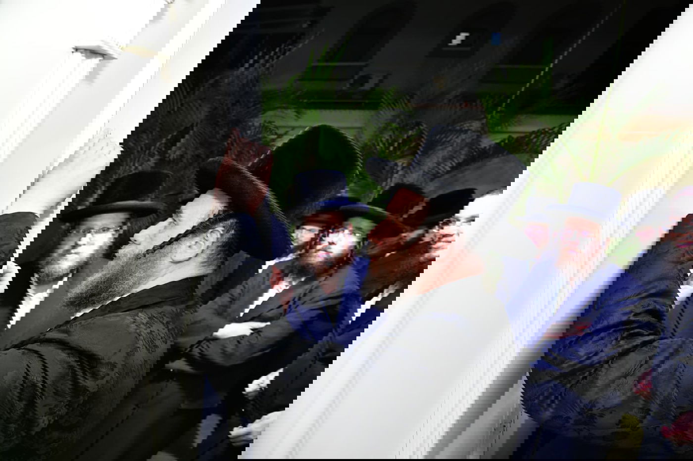 קביעת מזוזות אצל ר' שמואל אהרן צויבל