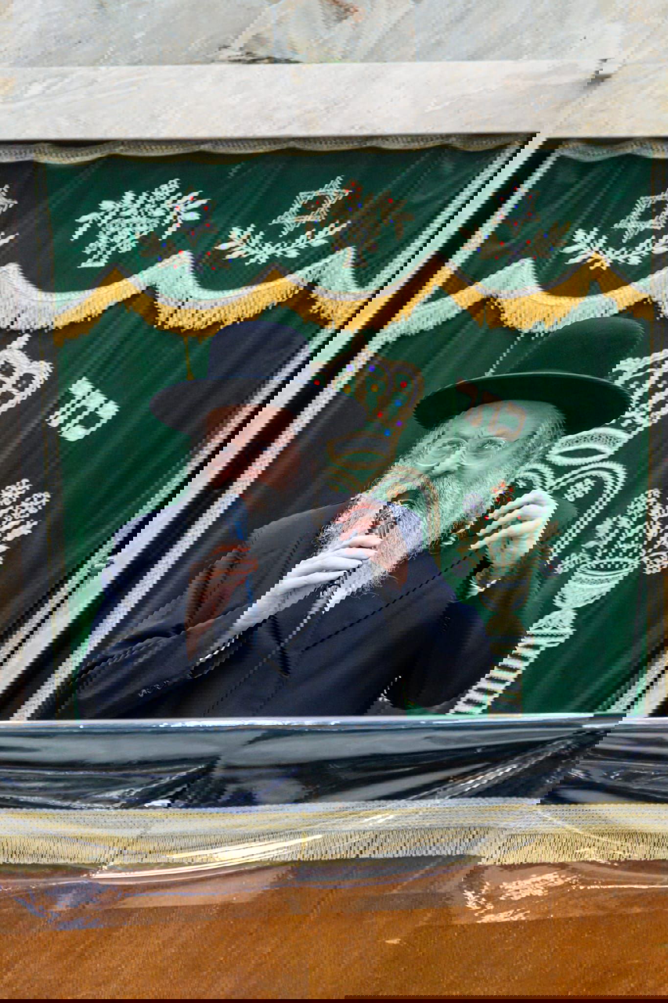 הרה"צ רבי נחמיה אלתר בביקור במתיבתא 'בית ישראל' בב"פ 