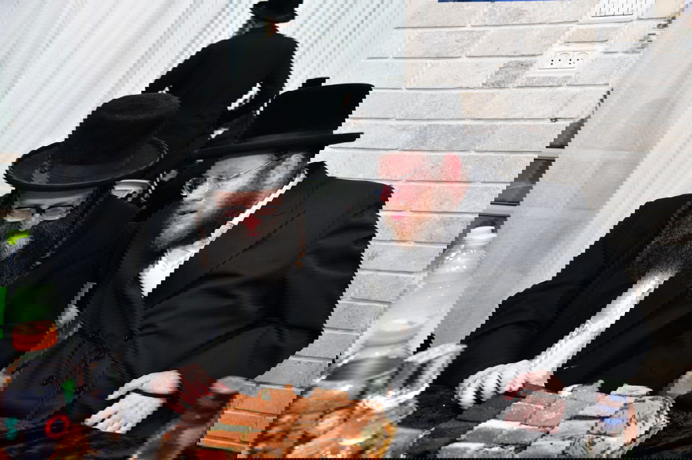 קביעת מזוזות אצל ר' שמואל אהרן צויבל