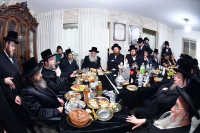 קביעת מזוזות אצל ר' שמואל אהרן צויבל