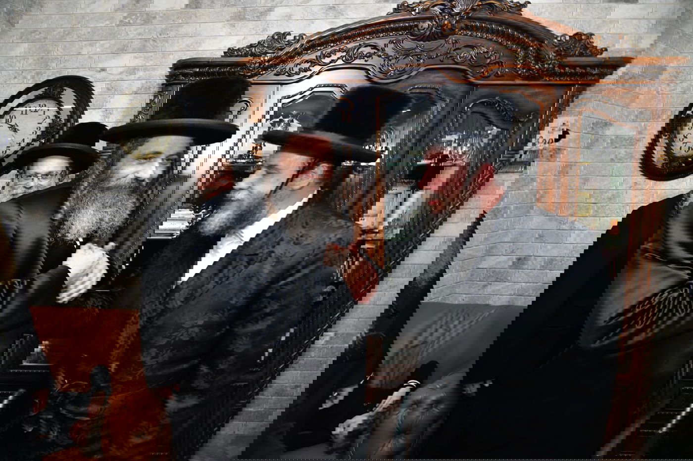 קביעת מזוזות אצל ר' שמואל אהרן צויבל