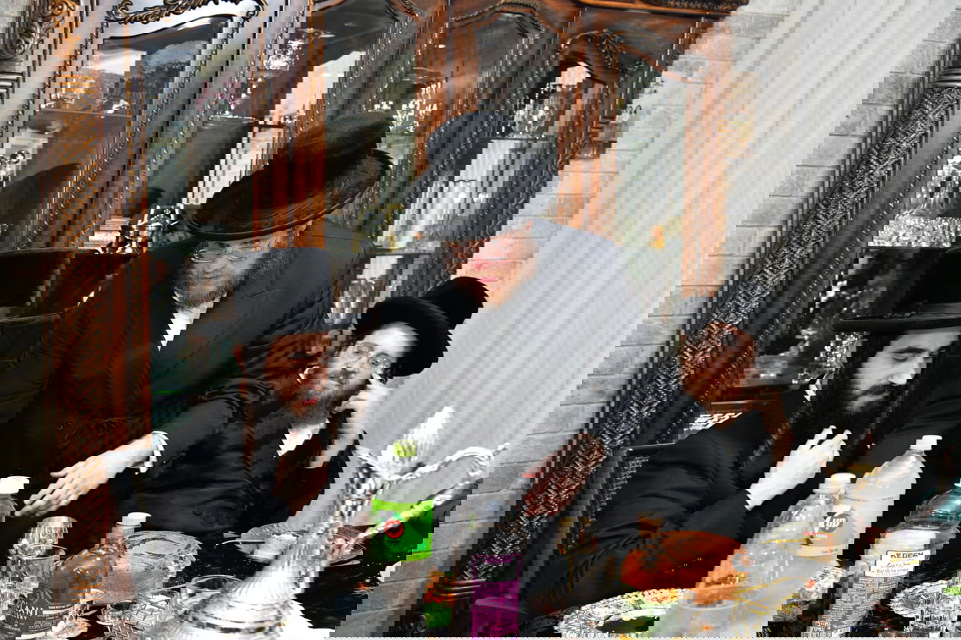 קביעת מזוזות אצל ר' שמואל אהרן צויבל